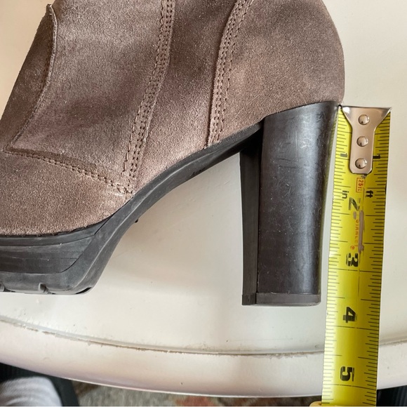 Grey suede booties - Picture 3 of 5